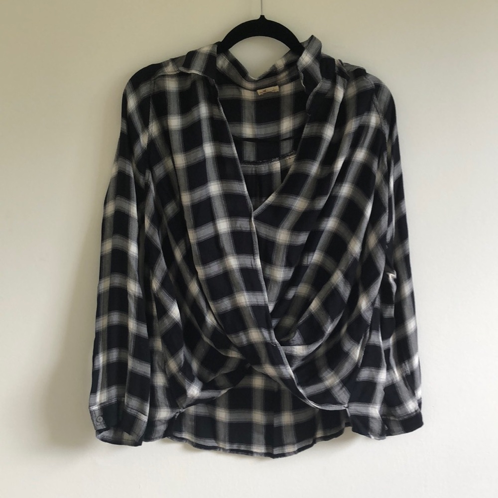Back and White Plaid Hollister Top